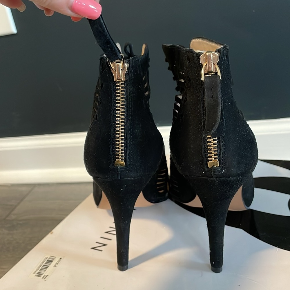Nine West 3”suede lace up heels. Zipper back - Picture 5 of 11